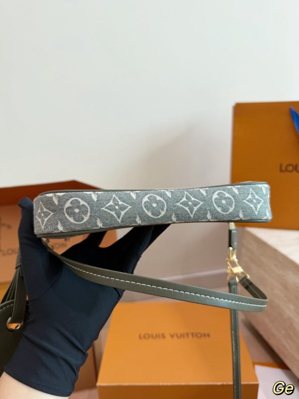 LV Flight Mode Pochette Accessoires LV269191 QA