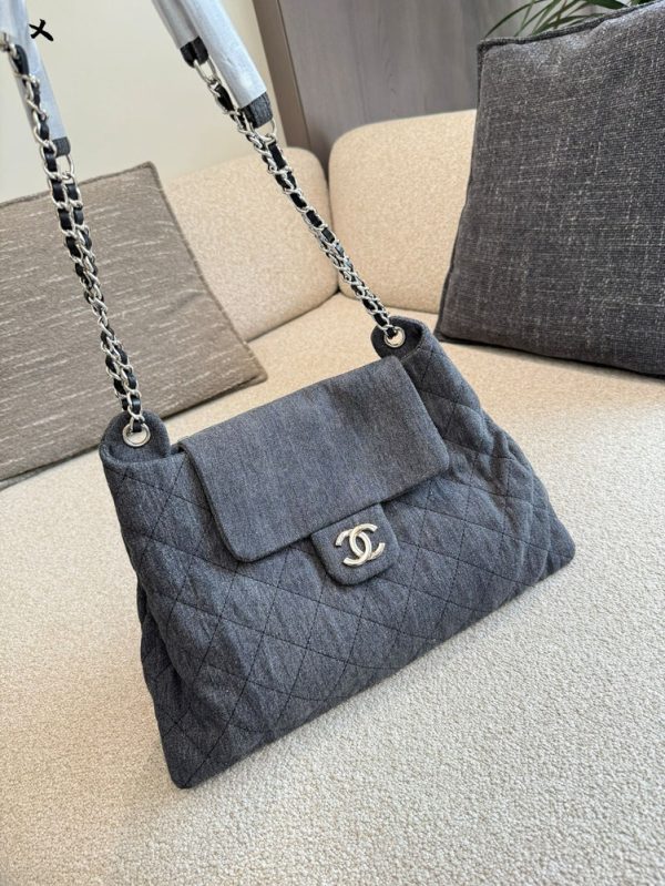 CN Large Flap Bag Quilted Tweed C2301750