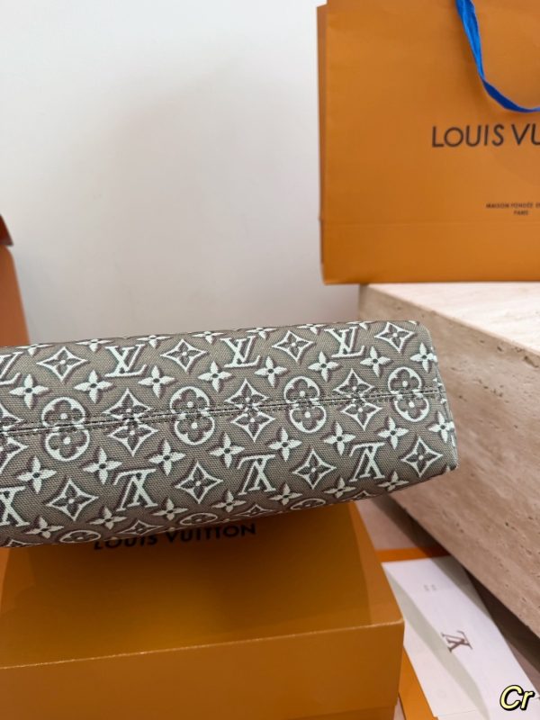 LV Flight Mode Coussin Hobo LV269193 QA