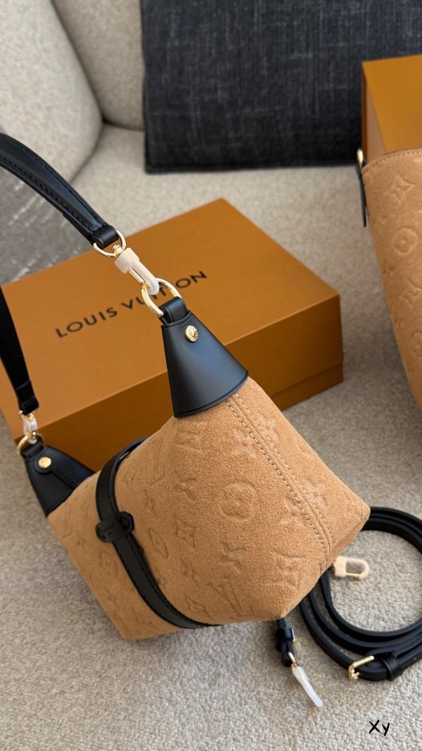 LV Back To School Pochette Mia LV26972 QA