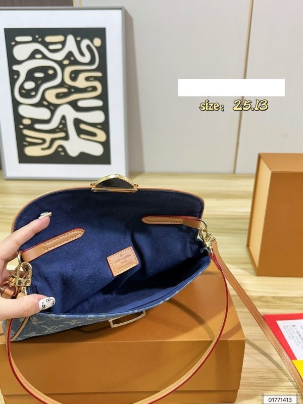 LV Monogram Shoulder Bag C2301150