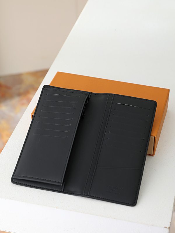 LV Brazza Wallet KK01850