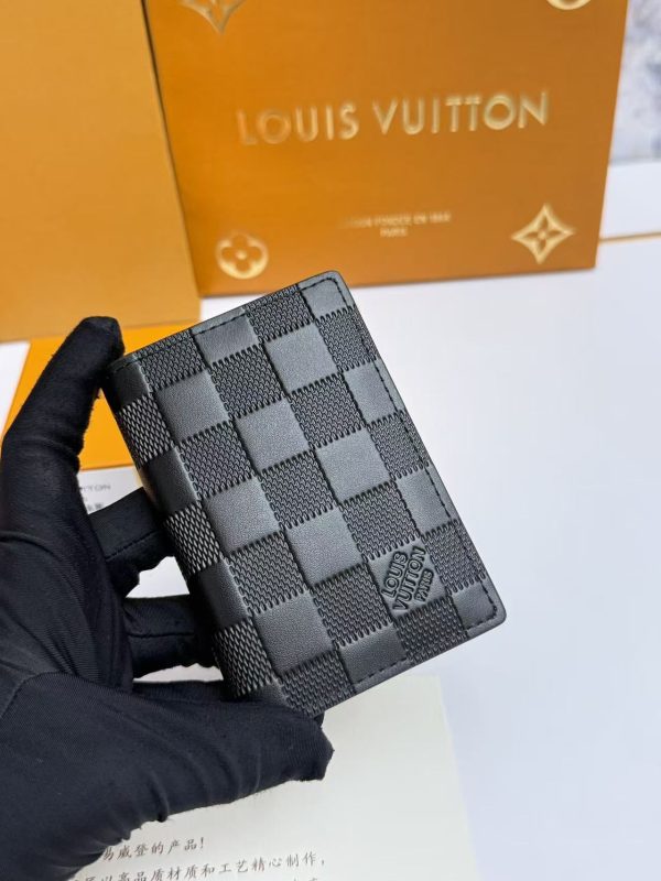 LV Damier Infini Pocket KK0950