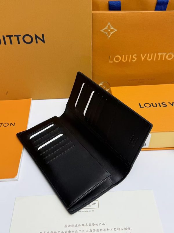 LV Monogram Shadow Brazza Wallet KK01350