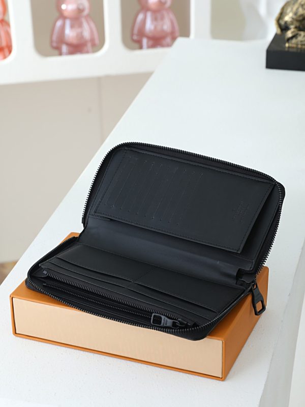 LV Zippy Wallet KK01950