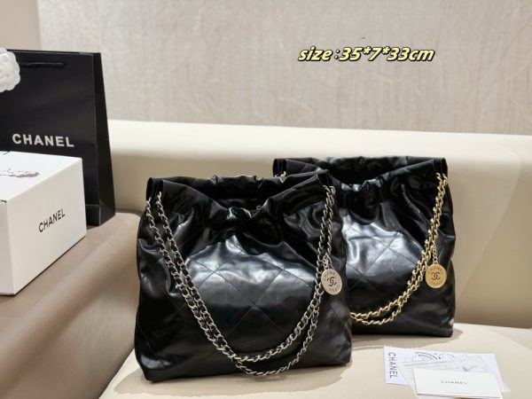 CN 22 Small Bag Shiny Calfskin Black C2301650