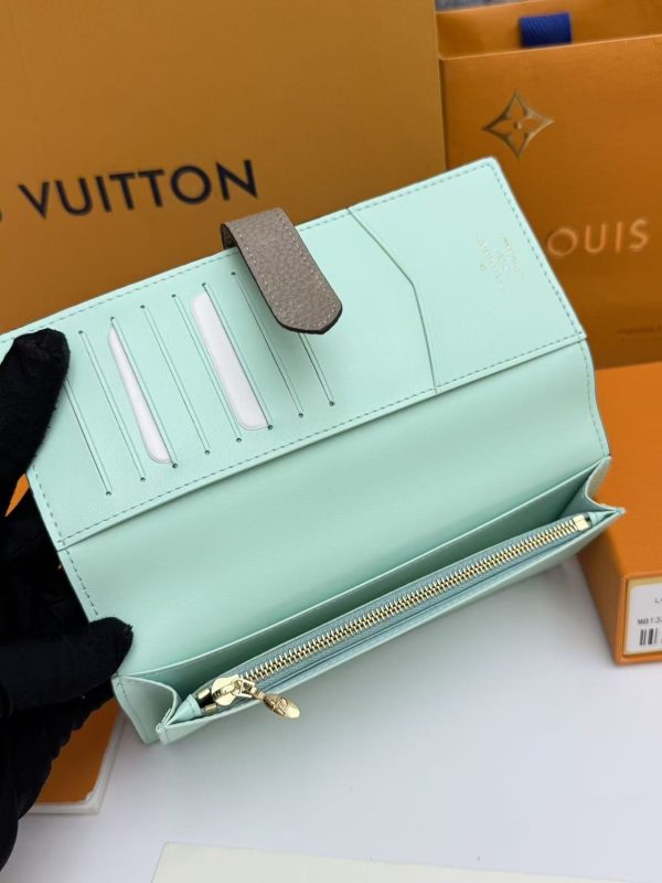 LV Capucines Vertical Wallet KK01650
