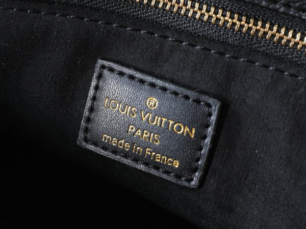 LV Grained Calfskin Shearling On My Side M20014-M21024 BC
