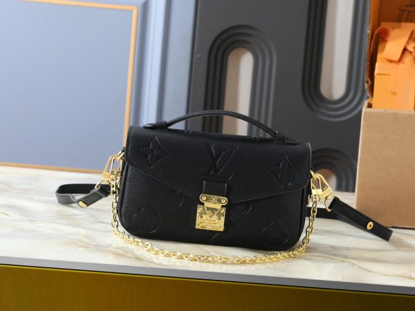 LV Pochette Métis East West Bag M26456 BC