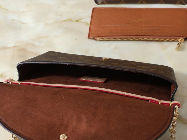 LV Wallet On Chain Trotter Bag M27242 BC