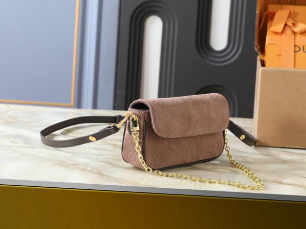 LV Wallet On Chain Ivy M2A367 BC