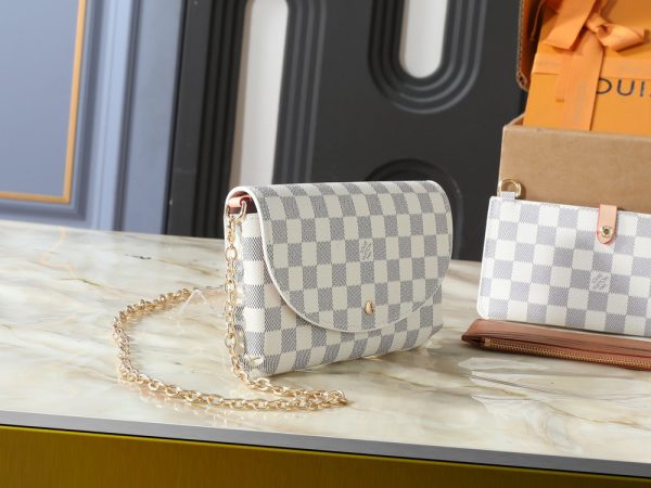 LV Wallet On Chain Trotter Bag M27242 BC