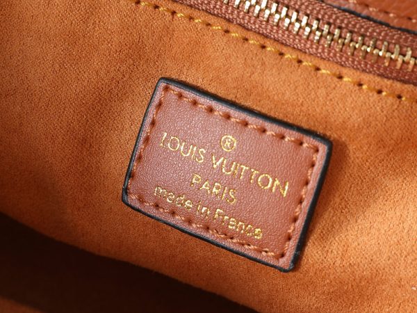 LV Grained Calfskin Shearling On My Side M20014-M21024 BC