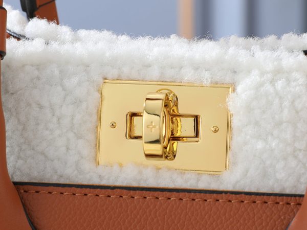 LV Grained Calfskin Shearling On My Side M20014-M21024 BC