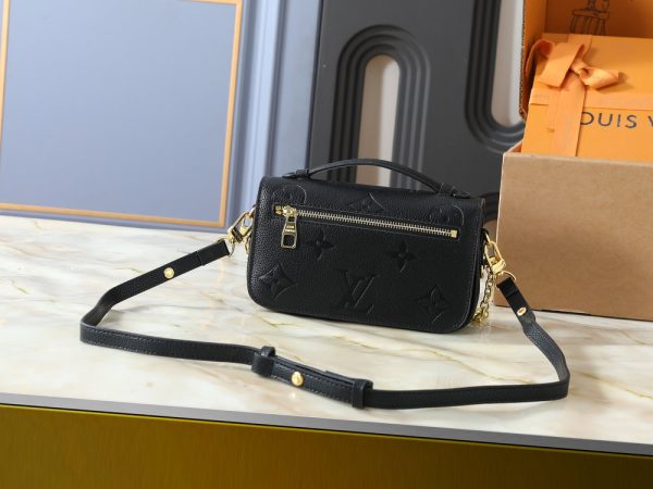 LV Pochette Métis East West Bag M26456 BC