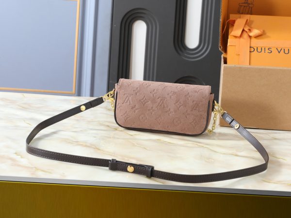LV Wallet On Chain Ivy M2A367 BC