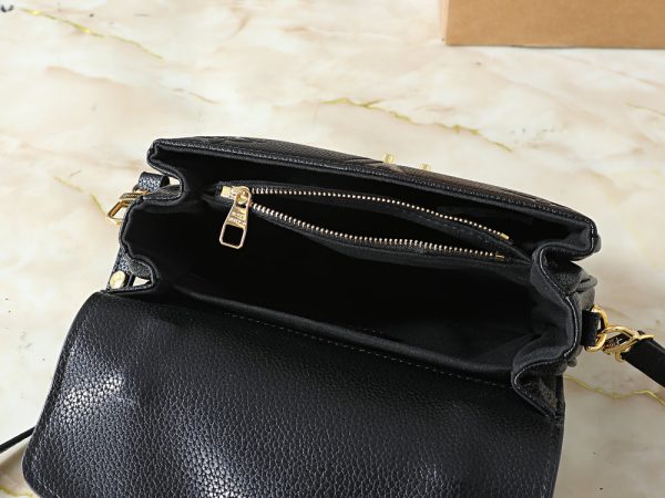LV Pochette Métis East West Bag M26456 BC