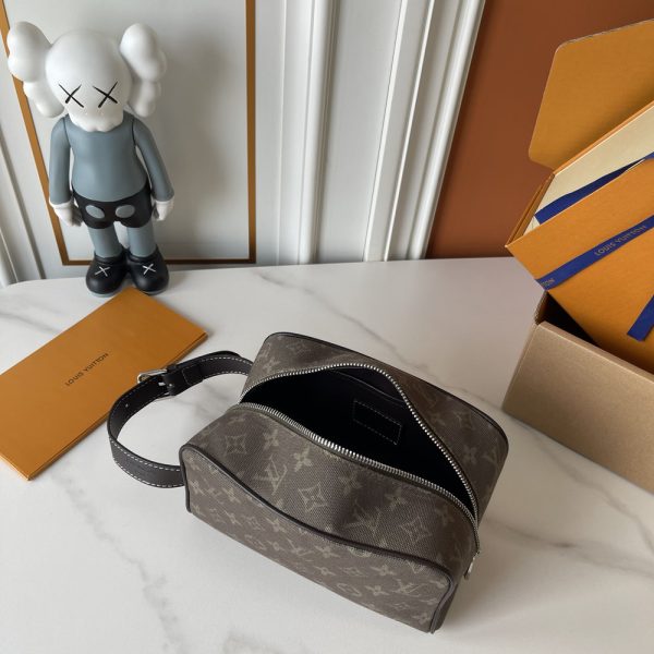 LV Locker Dopp Kit M2A666 BC