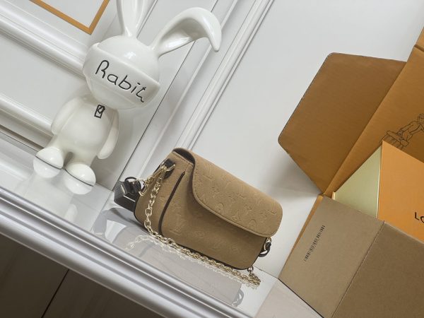 LV Wallet On Chain Ivy Beige Suede M82210 BC