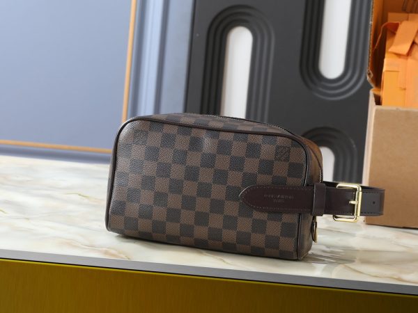 LV Locker Dopp Kit Cargo M2A501 BC