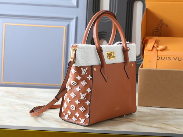 LV Grained Calfskin Shearling On My Side M20014-M21024 BC
