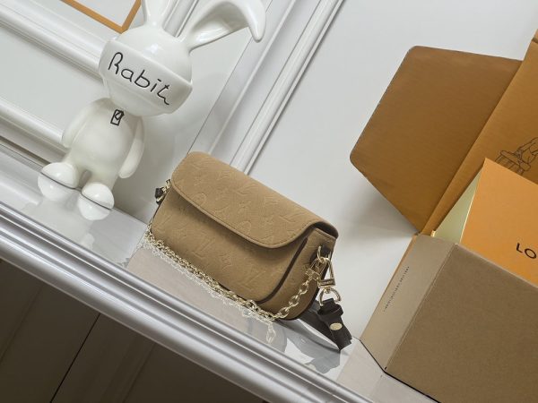 LV Wallet On Chain Ivy Beige Suede M82210 BC