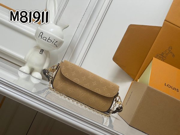 LV Wallet On Chain Ivy Beige Suede M82210 BC