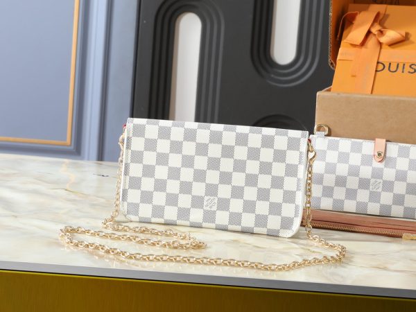 LV Wallet On Chain Trotter Bag M27242 BC