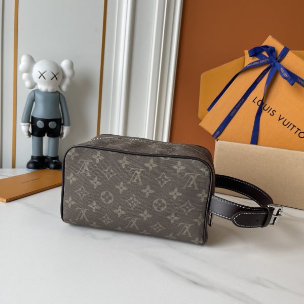 LV Locker Dopp Kit M2A666 BC