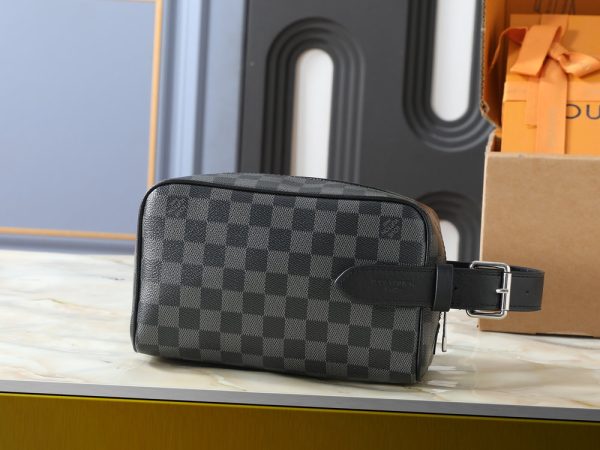 LV Locker Dopp Kit Cargo M2A501 BC