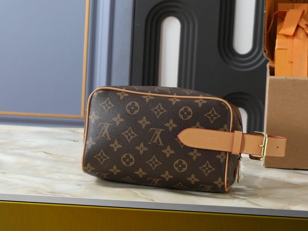 LV Locker Dopp Kit Cargo M2A501 BC