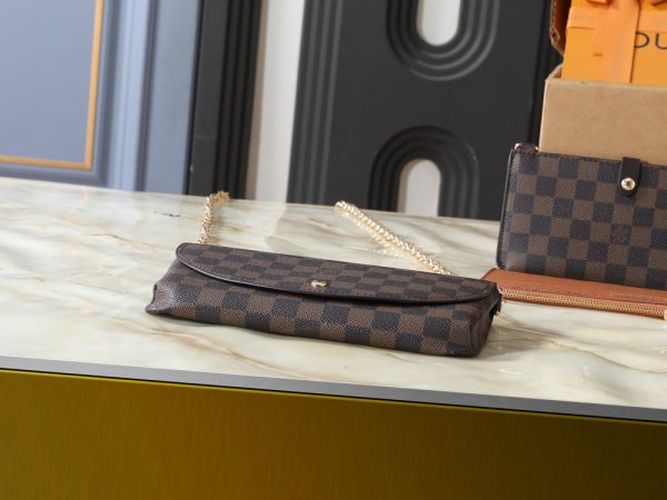 LV Wallet On Chain Trotter Bag M27242 BC