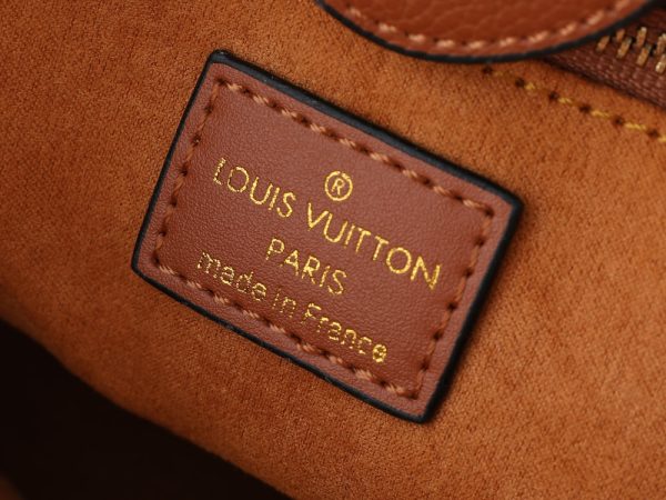 LV Grained Calfskin Shearling On My Side M20014-M21024 BC