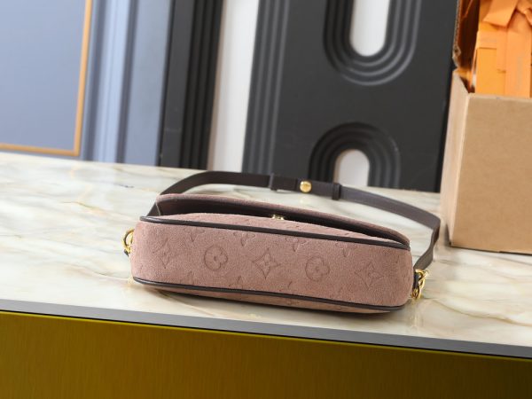 LV Wallet On Chain Ivy M2A367 BC